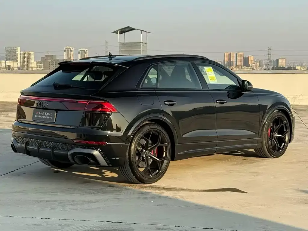 Audi RS Q8 2025 из CN, фото 3