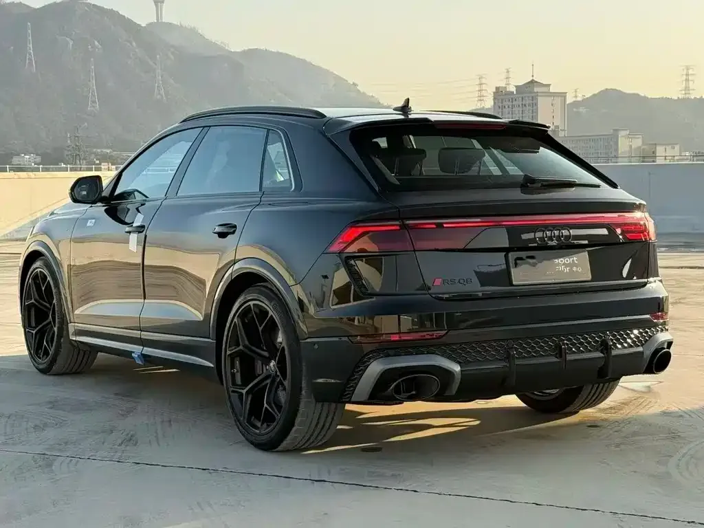Audi RS Q8 2025 из CN, фото 8