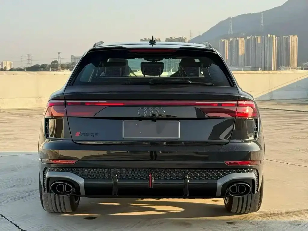 Audi RS Q8 2025 из CN, фото 4