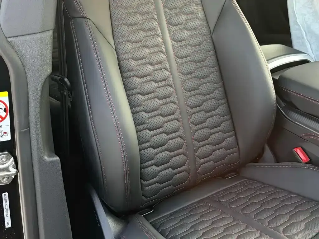 Audi RS Q8 2025 из CN, фото 6