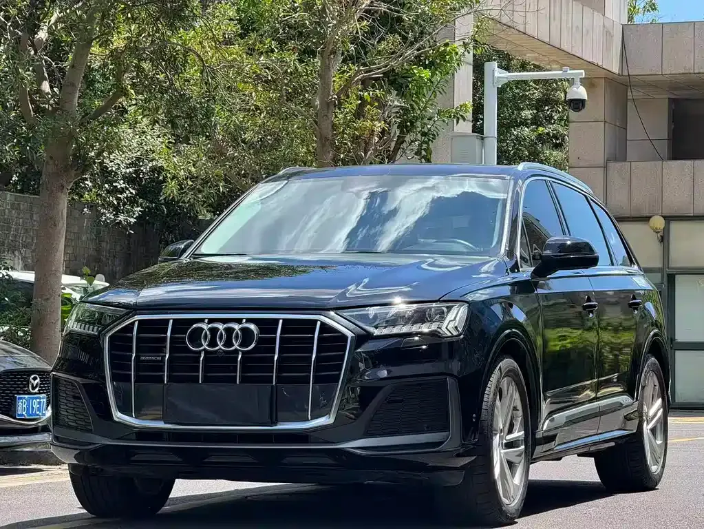Audi Q7 — фото 1