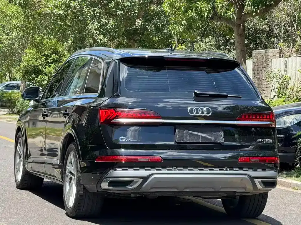 Audi Q7 — фото 7