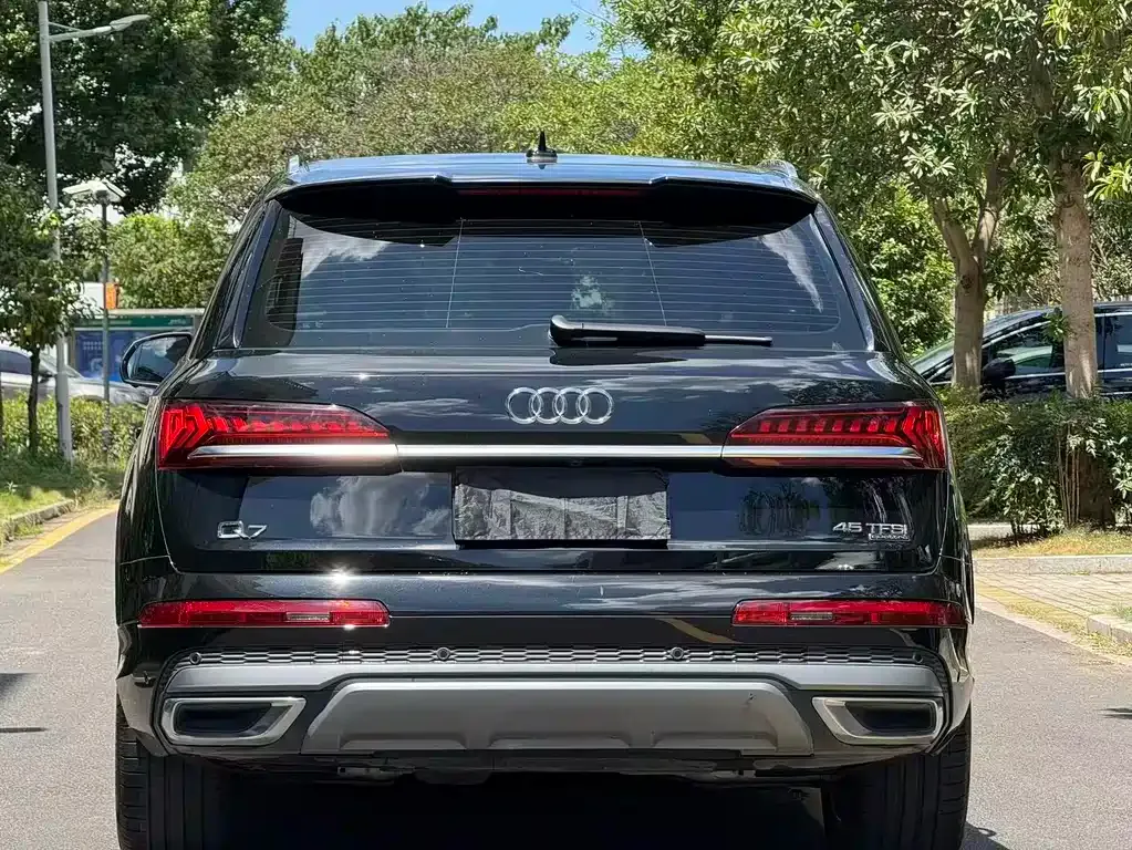 Audi Q7 — фото 8