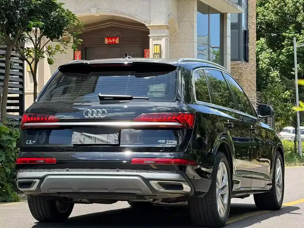 Audi Q7 — фото 9