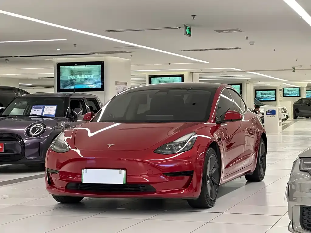 Tesla Model 3 — фото 1