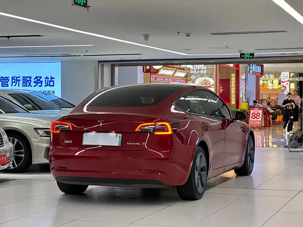 Tesla Model 3 — фото 4