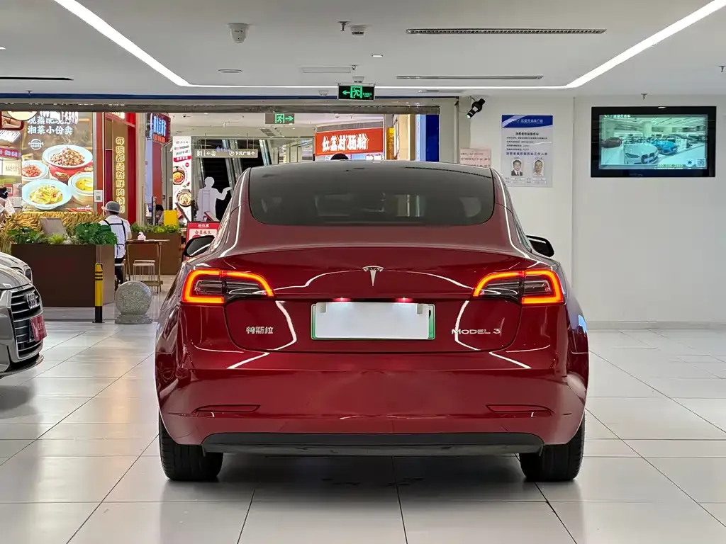 Tesla Model 3 — фото 5