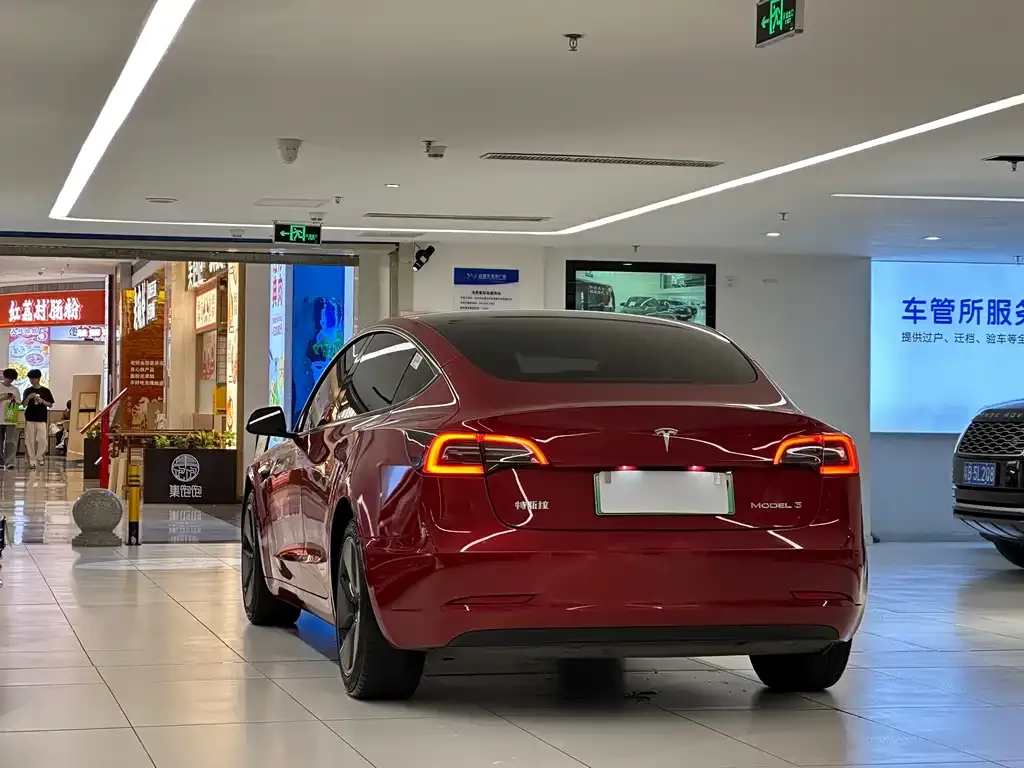 Tesla Model 3 — фото 9