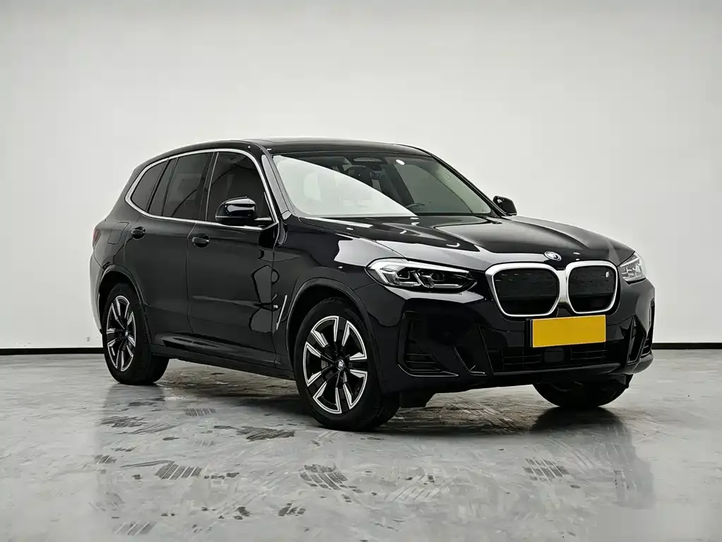 BMW iX3 — фото 8