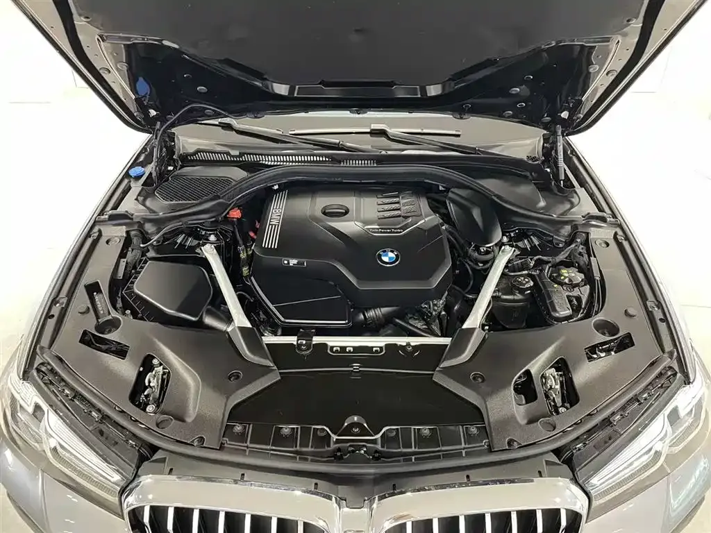 BMW 5 Series 2023 из CN, фото 9