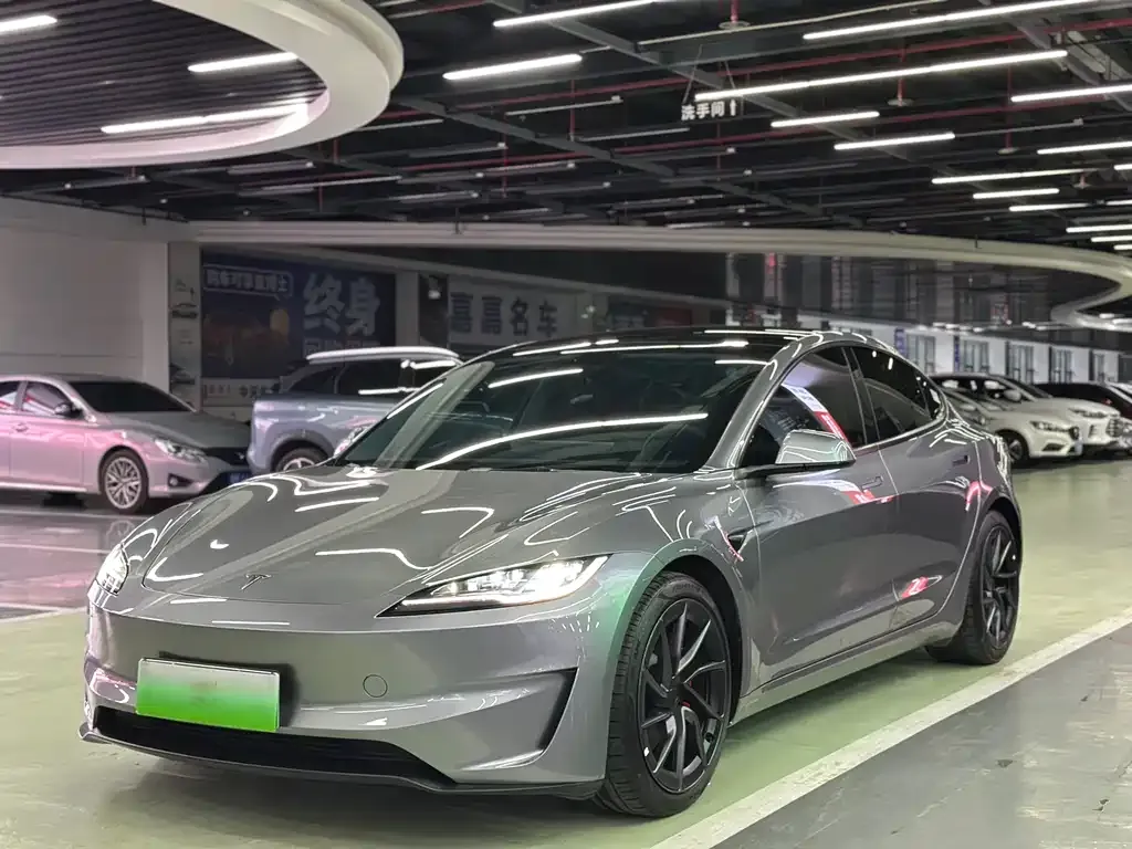 Tesla Model 3 — фото 1