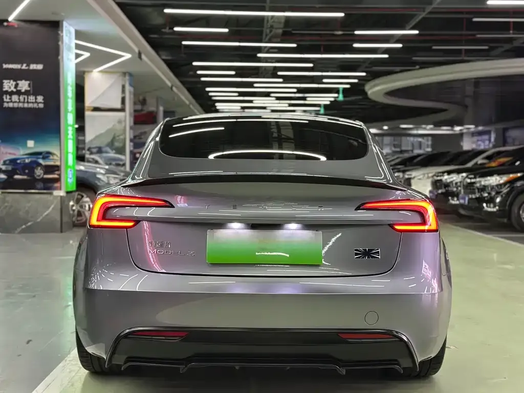 Tesla Model 3 — фото 5