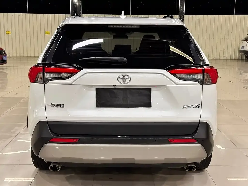 Toyota RAV4 — фото 8