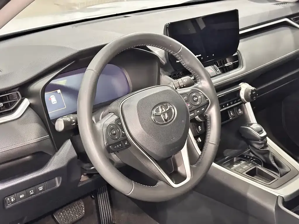 Toyota RAV4 — фото 3