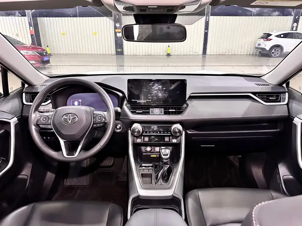 Toyota RAV4 — фото 6