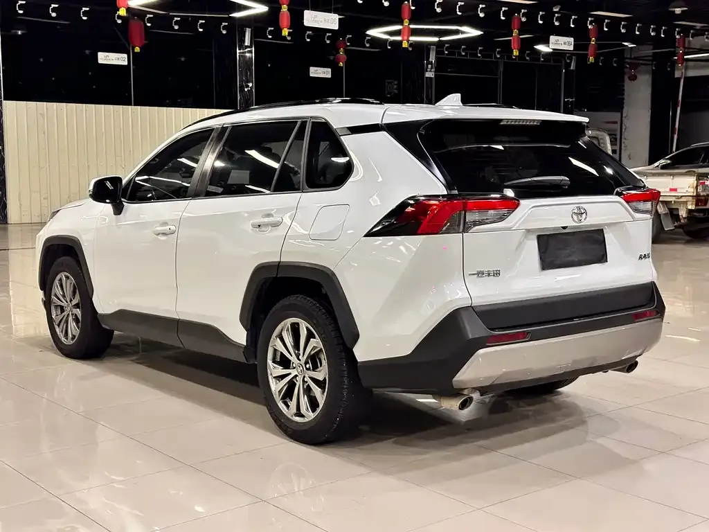 Toyota RAV4 — фото 9