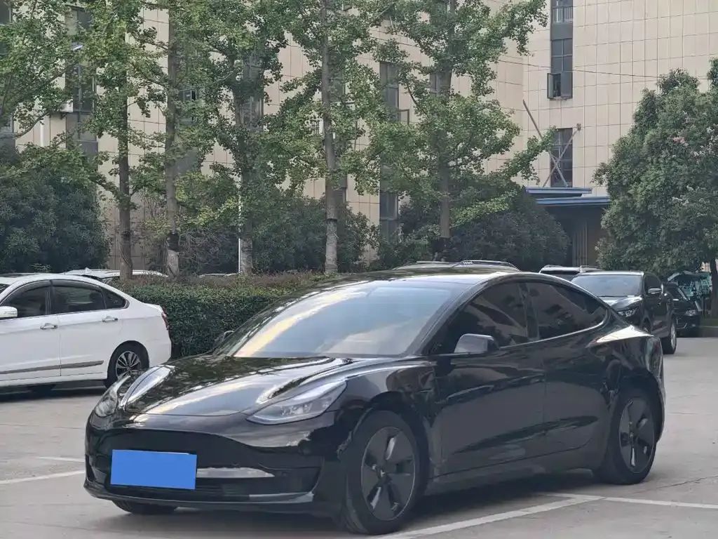 Tesla Model 3 — фото 1