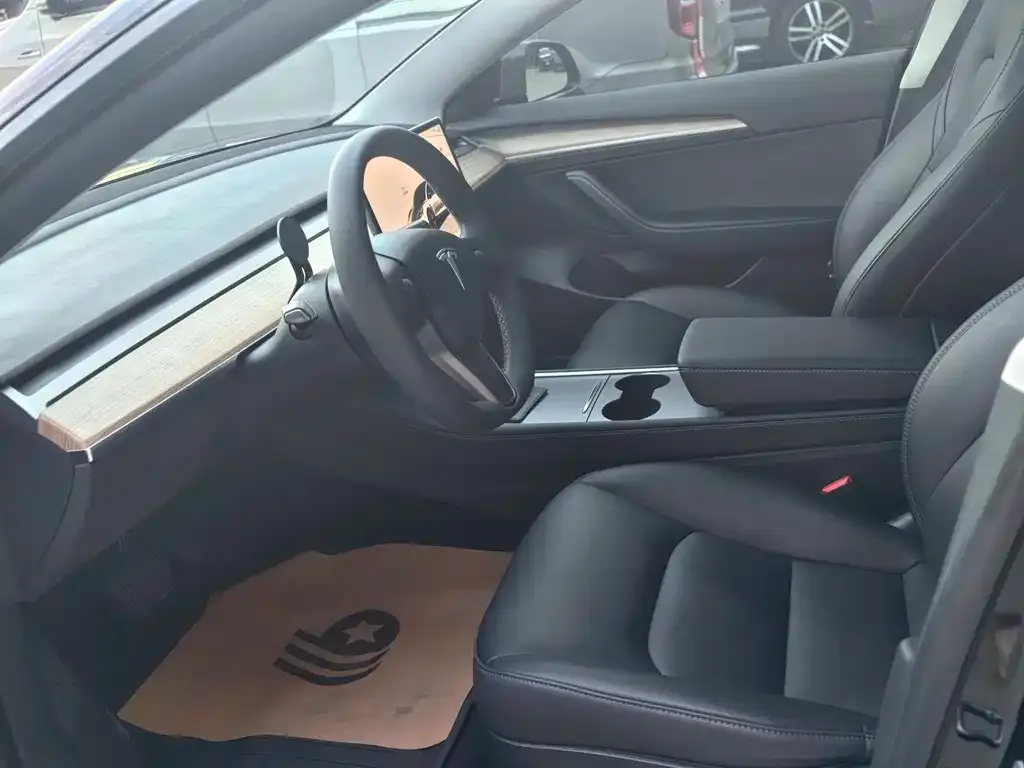 Tesla Model 3 — фото 4