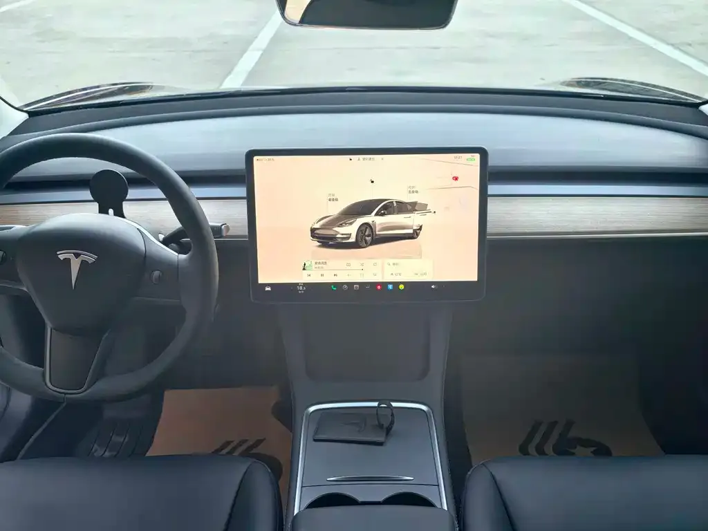 Tesla Model 3 — фото 3