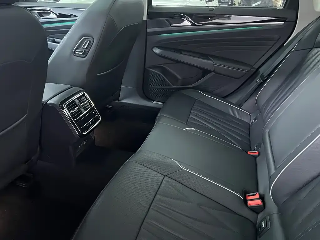Volkswagen Passat — фото 2