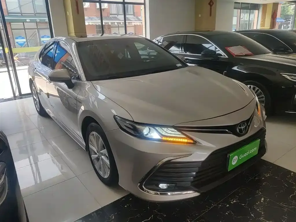 Toyota Camry — фото 5