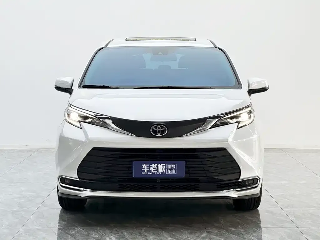 Toyota Sienna — фото 2