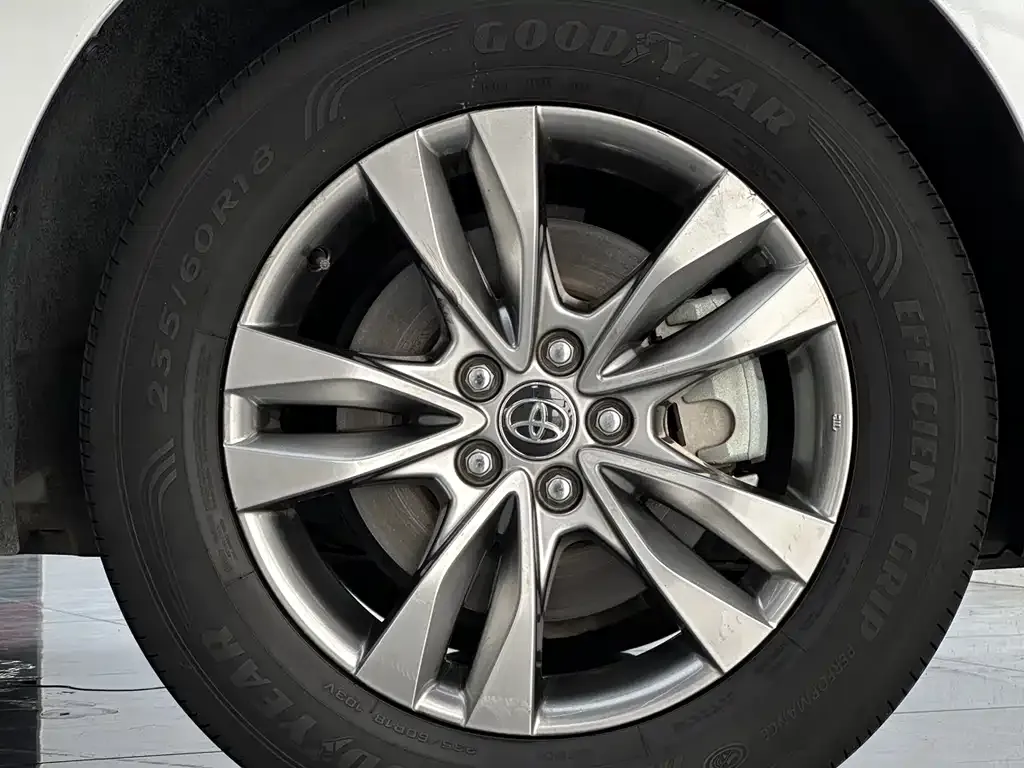 Toyota Sienna — фото 7