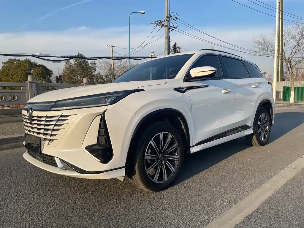Changan CS75PLUS — фото 1