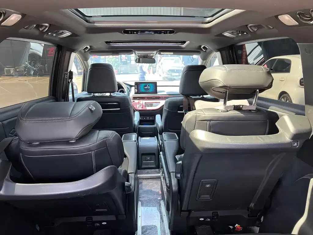 Honda Elysion 2024 из CN, фото 3