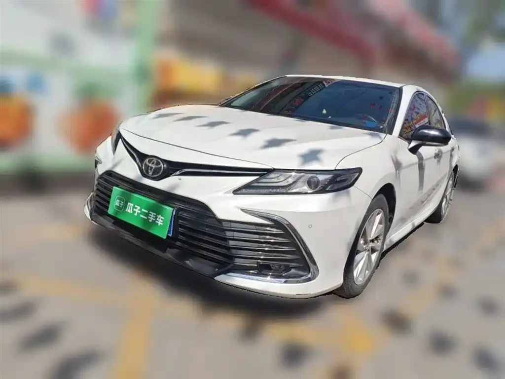 Toyota Camry — фото 1