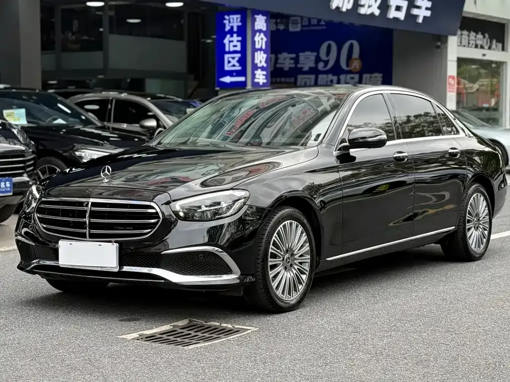 Mercedes-Benz E-Class — фото 1