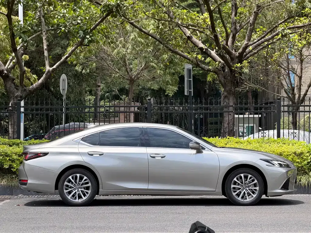 Lexus ES — фото 8