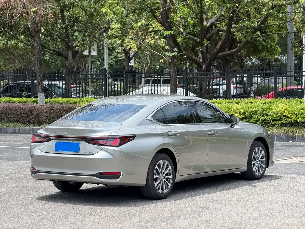 Lexus ES — фото 7