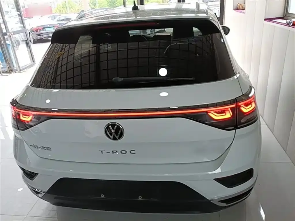 Volkswagen T-Roc — фото 6