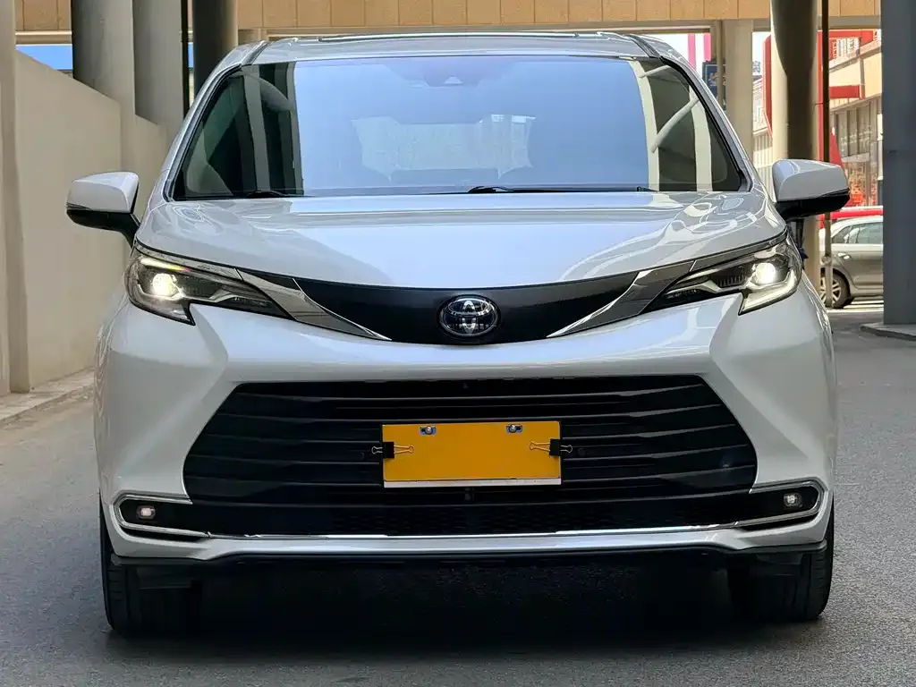 Toyota Sienna 2024 из CN, фото 6