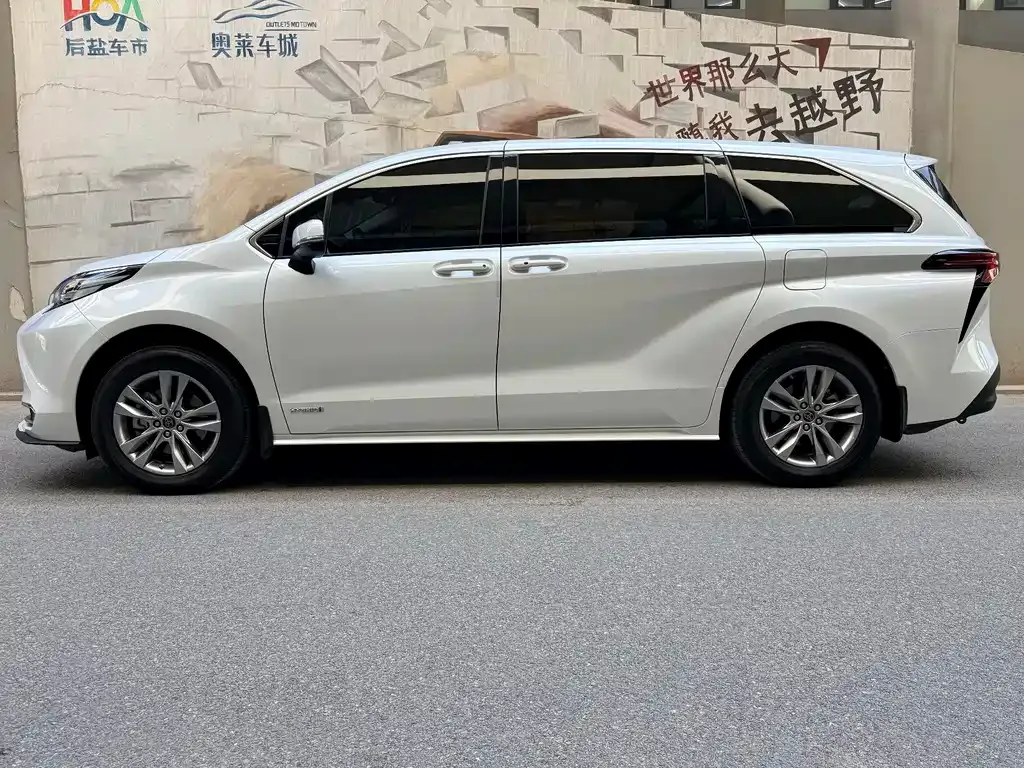 Toyota Sienna 2024 из CN, фото 9