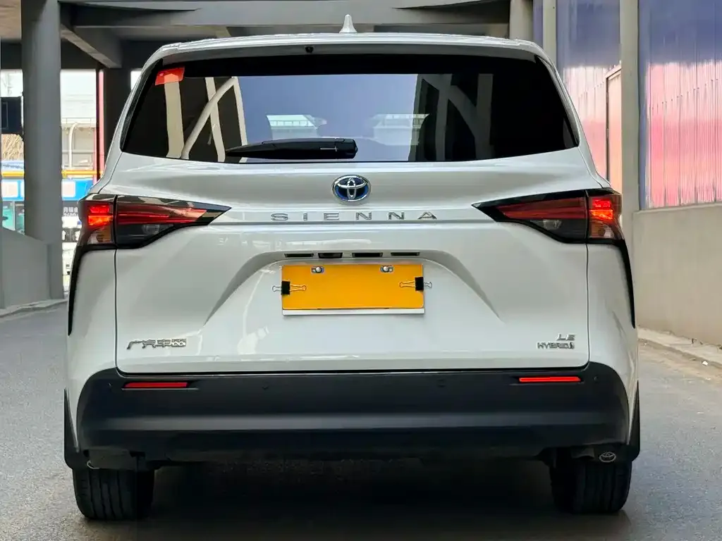 Toyota Sienna 2024 из CN, фото 3