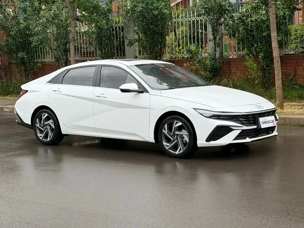 Hyundai Elantra — фото 10