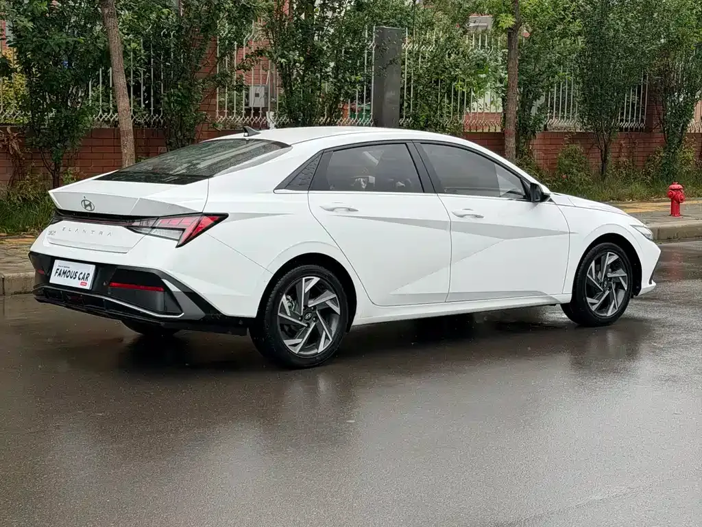 Hyundai Elantra — фото 9
