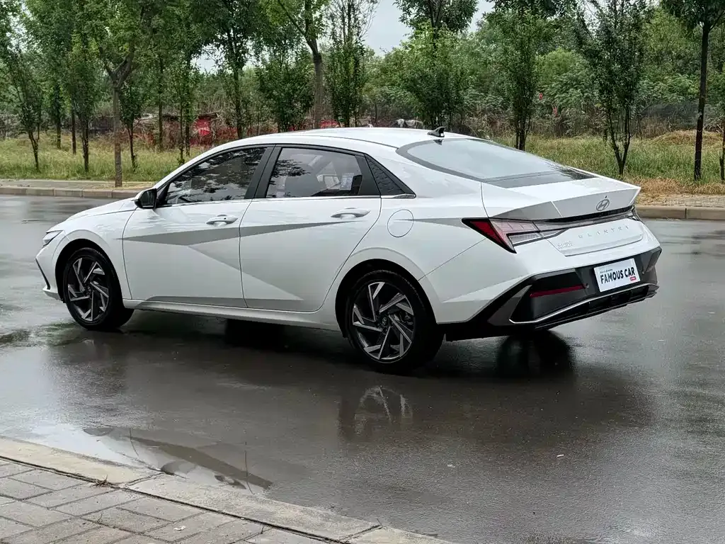 Hyundai Elantra — фото 8