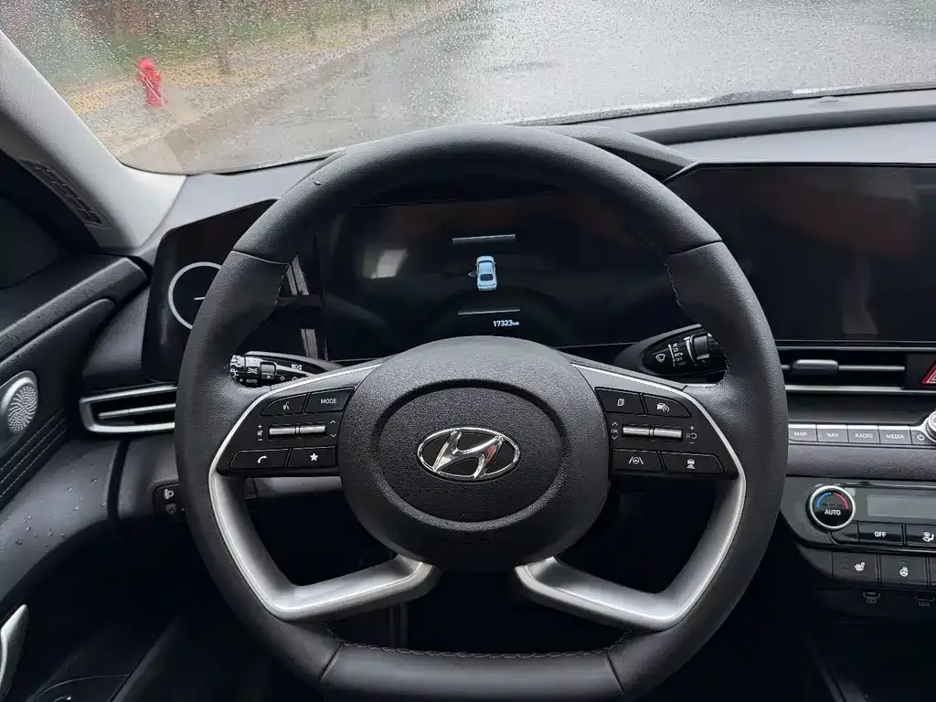 Hyundai Elantra — фото 3