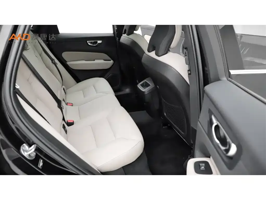 Volvo XC60 — фото 10
