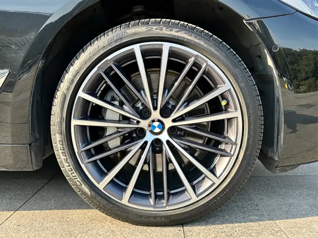 BMW 5 Series — фото 6