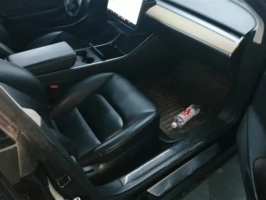 Tesla Model 3 — фото 6