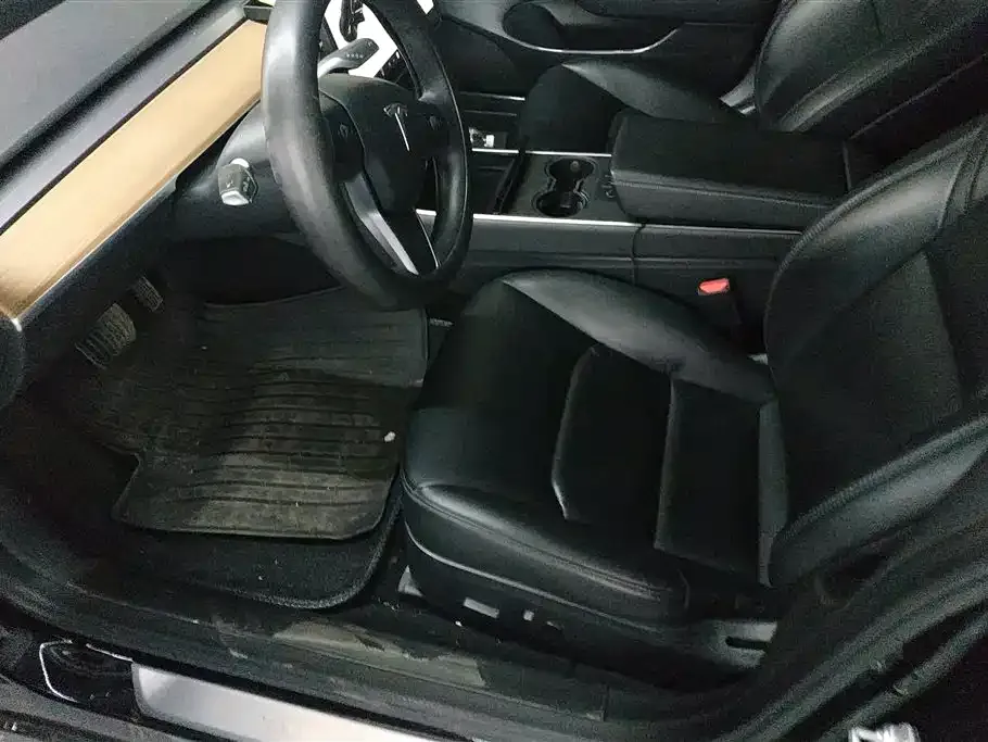 Tesla Model 3 — фото 10