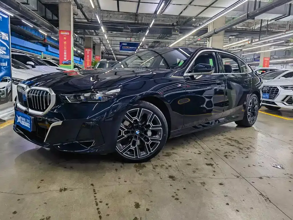 BMW 5 Series — фото 1
