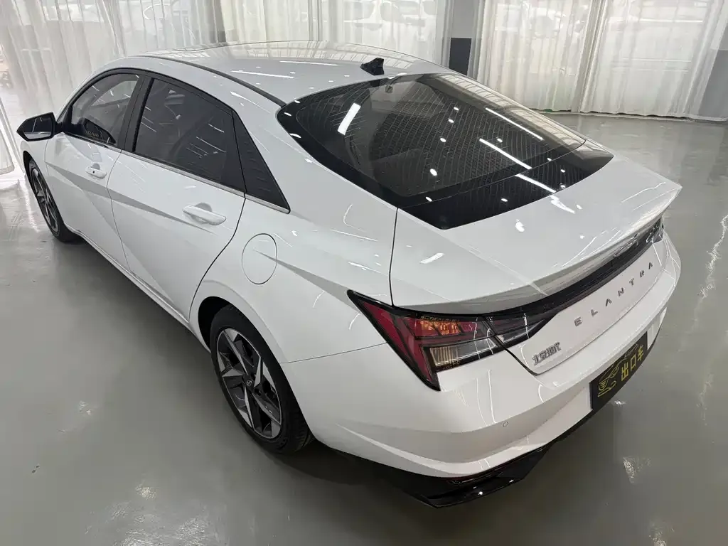 Hyundai Elantra — фото 9