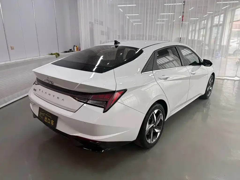 Hyundai Elantra — фото 5
