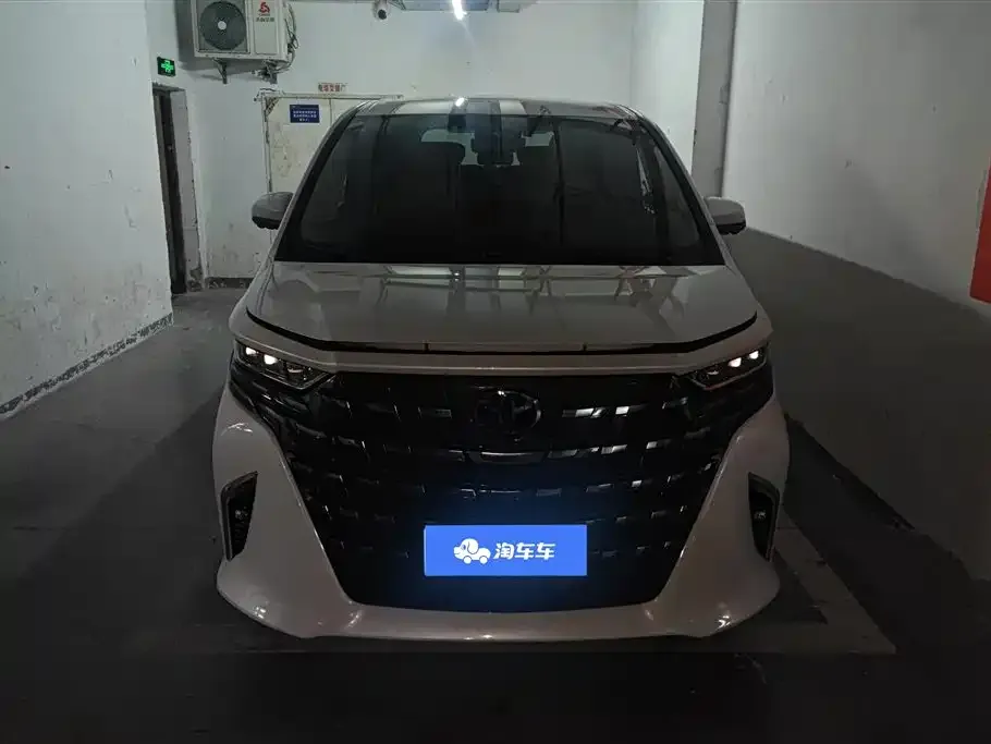 Toyota Alphard — фото 10