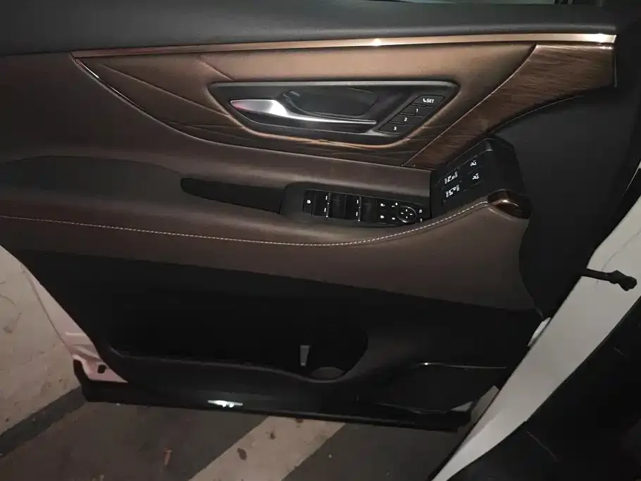 Toyota Alphard — фото 8
